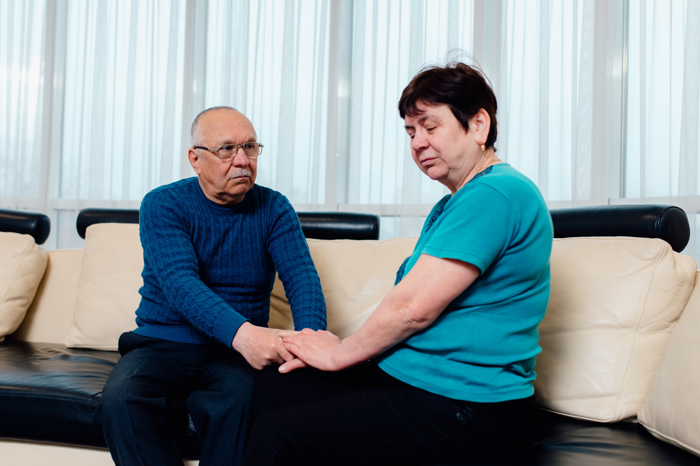 Man en vrouw in gesprek