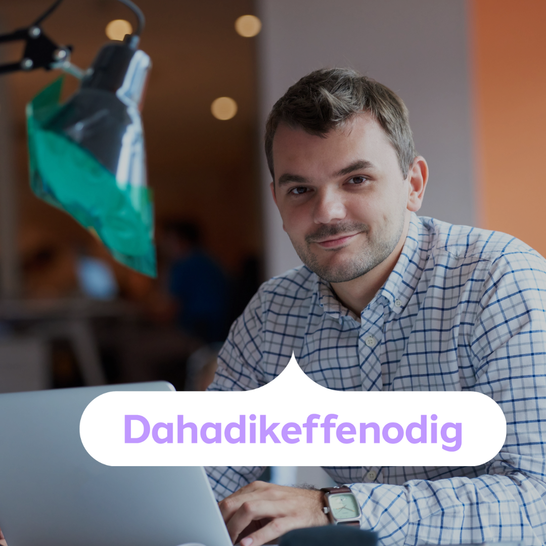 Man op het werk met dahadikeffenodig-logo