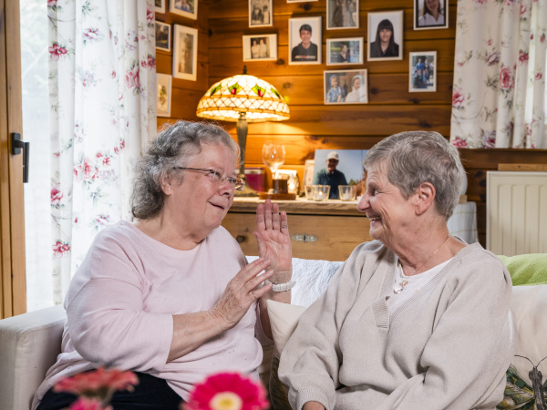 Jenny en Bernadette, zorgvrager en oppashulp