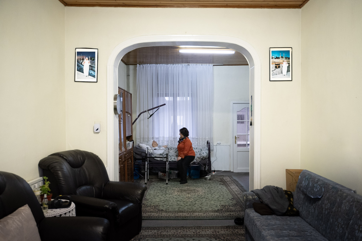 Belzik en mama in huis